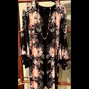 MSK Gorgeous floral feminine bell sleeve dress